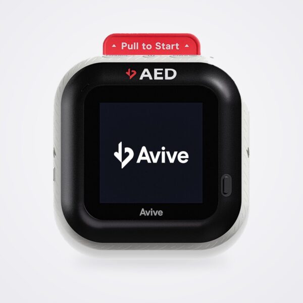 منظر أمامي لجهاز Avive Connect AED بشاشة لمس ولسان السحب الأحمر لبدء التشغيل