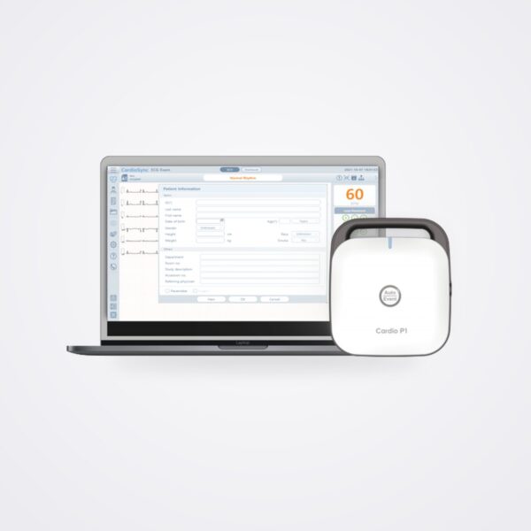 وحدة الالتقاط Bionet Cardio P1 أمام حاسوب محمول يشغّل برنامج تخطيط القلب CardioSync