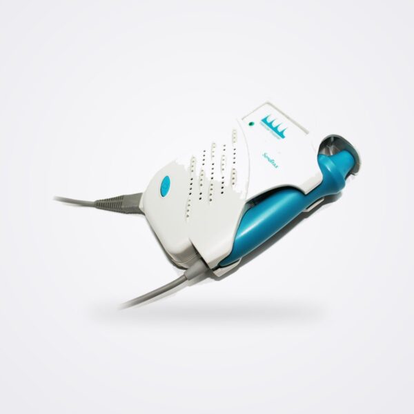 الوحدة الرئيسية لجهاز دوبلر الأوعية الجيبي EDAN SonoTrax Vascular المكتوب عليها Vascular Doppler، مع المسبار في موضعه والكابل
