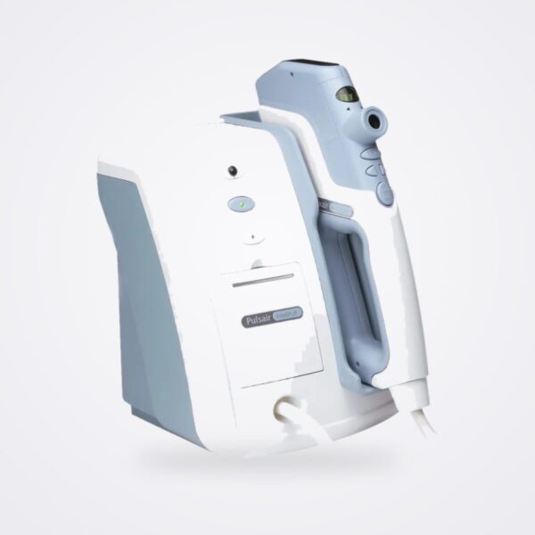 مقياس ضغط العين المحمول Keeler Pulsair IntelliPuff في قاعدته، على خلفية بيضاء