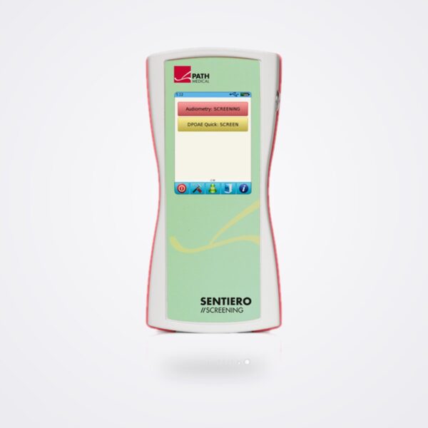 جهاز PATH medical Sentiero Screening المحمول لفحص OAE وقياس السمع وعلى شاشته قائمة اللمس، على خلفية بيضاء