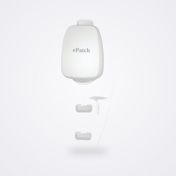 مستشعر Philips ePatch على لصقته الصدرية مع أسلاك Flex، منظر علوي على خلفية بيضاء