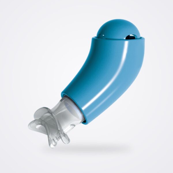 جهاز OPEP من POWERbreathe Shaker Deluxe الأزرق بقطعة فم شفافة على خلفية بيضاء
